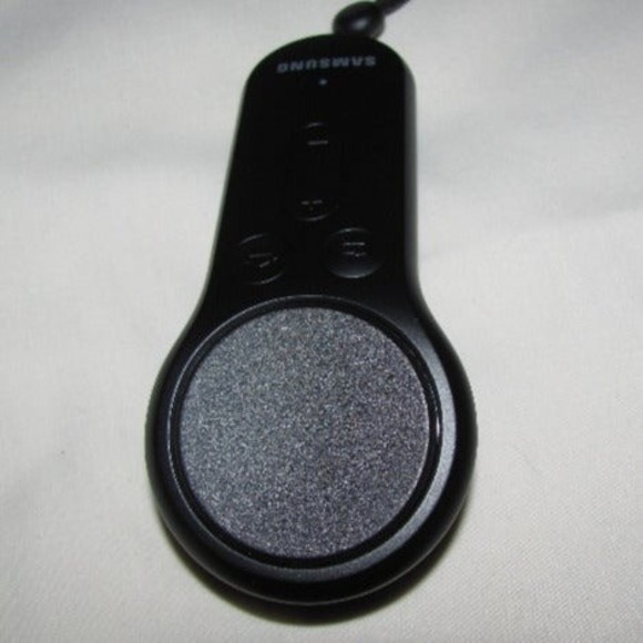 Oculus Samsung Gear VR Headset With Controller & Accessories - Picture 8 of 12